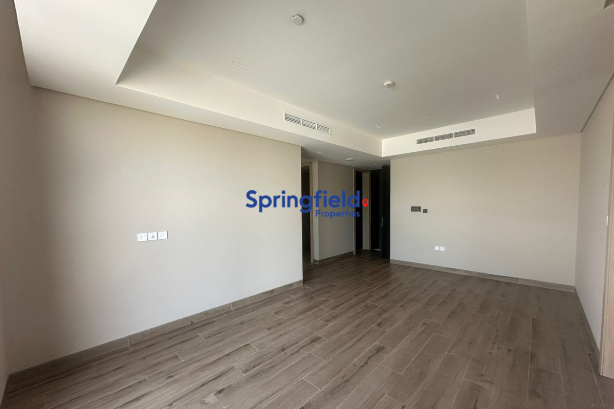 1 Bedroom | Community & Skyline View | Vacant