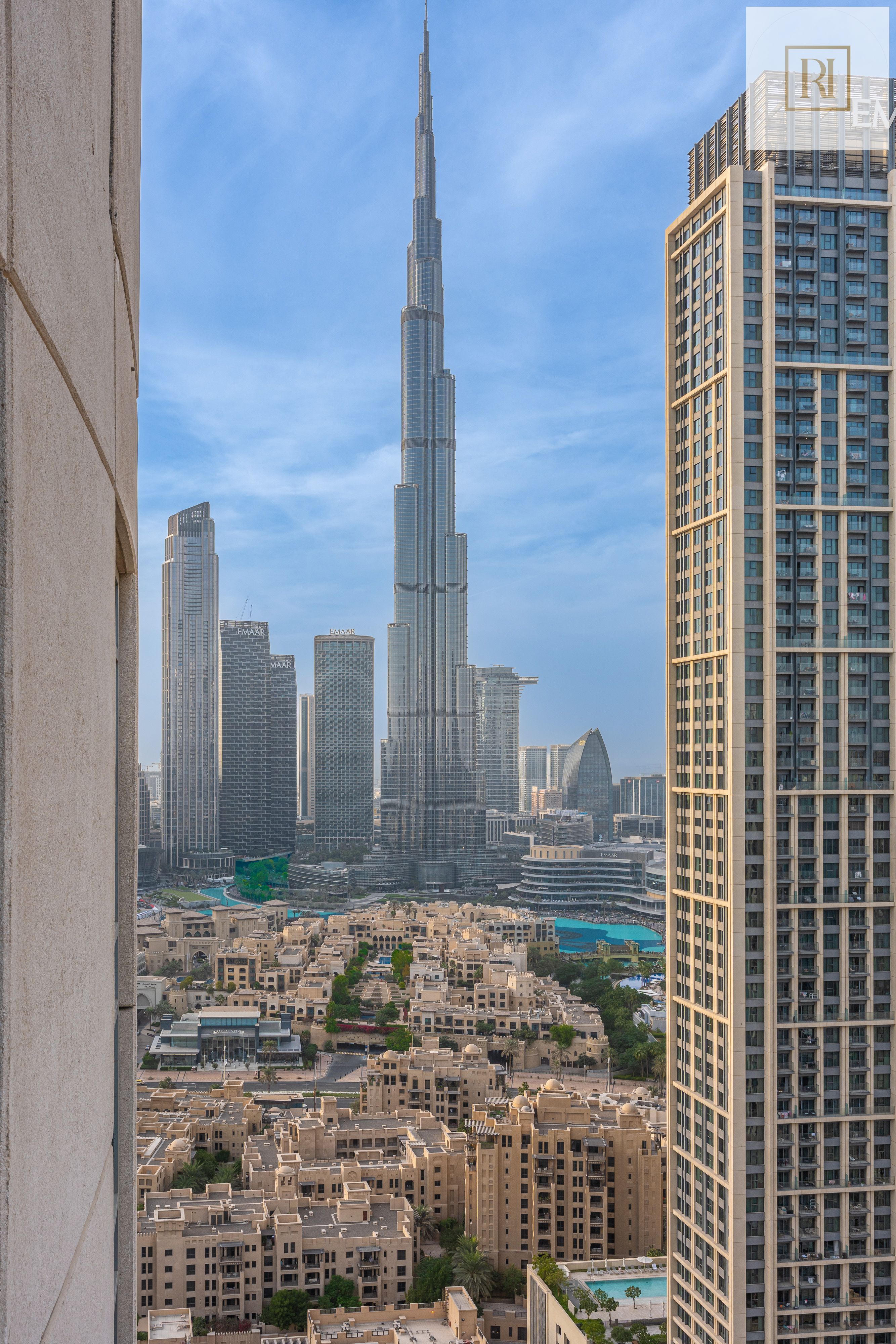 Luxury Full Burj Views: 4-Min Walk to Dubai Mall