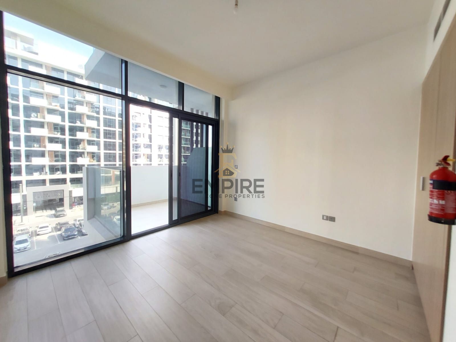 Commenti view/chiller free/ gym& pool free/neat and cleen apartment