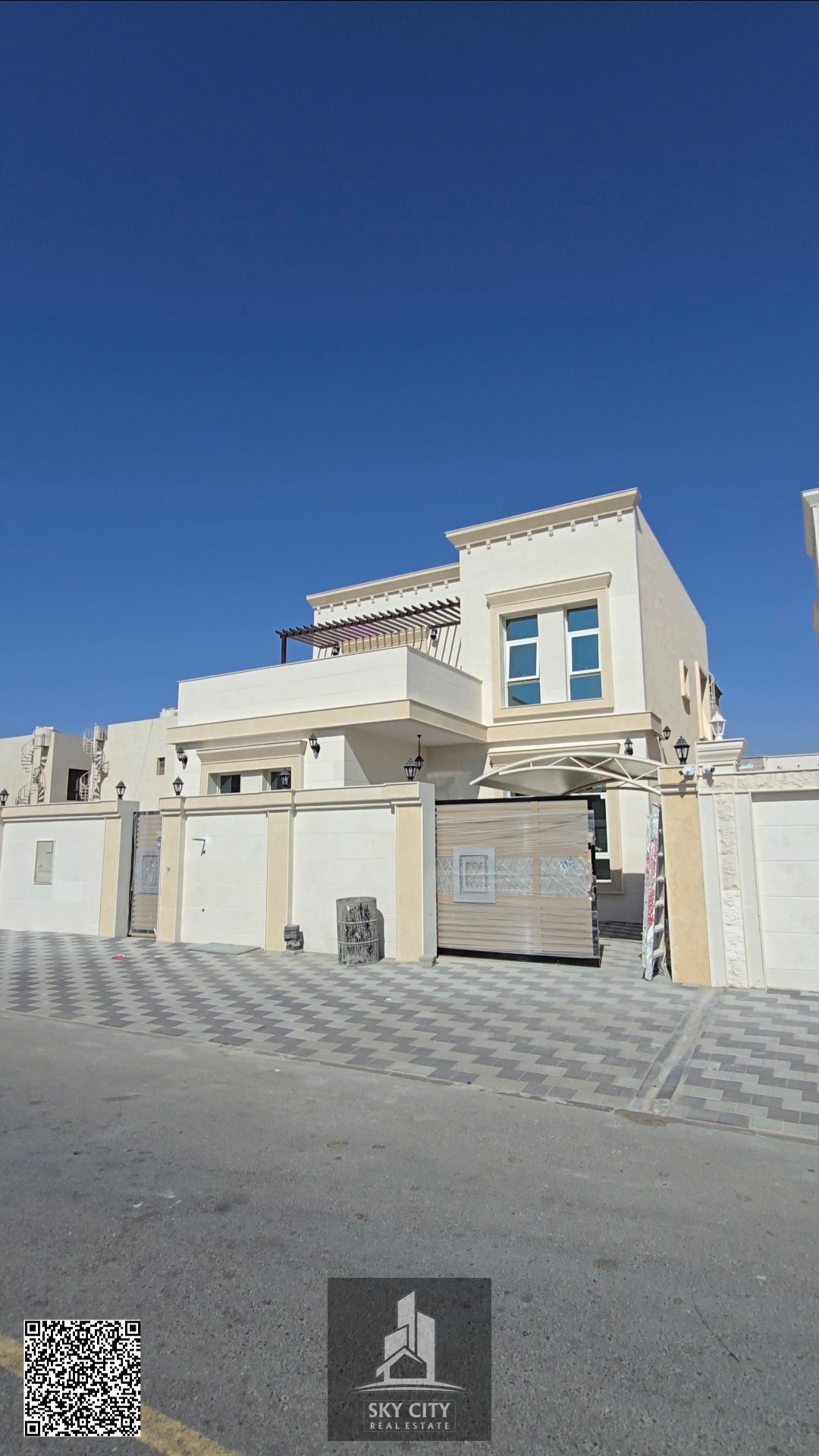 Luxury European villa with 4 bedrooms, heritage, personal finishing, ready to move in, overlooking Sheikh Mohammed Bin Zayed Road, freehold ownership and no annual fees.