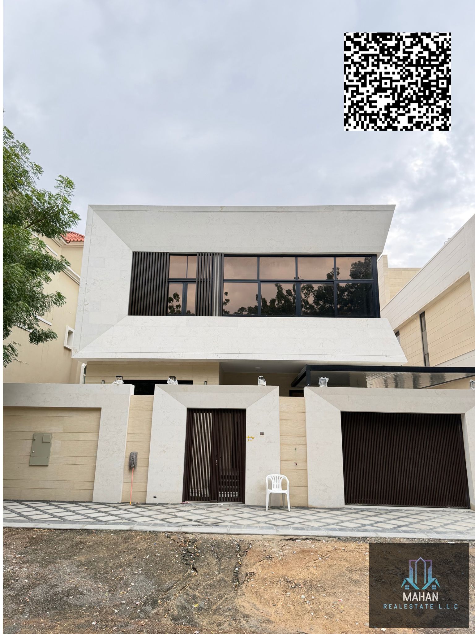 VIP Luxury Villa for Sale | 6 Master Bedrooms | Near Markets & Schools | Al Mowaihat 3