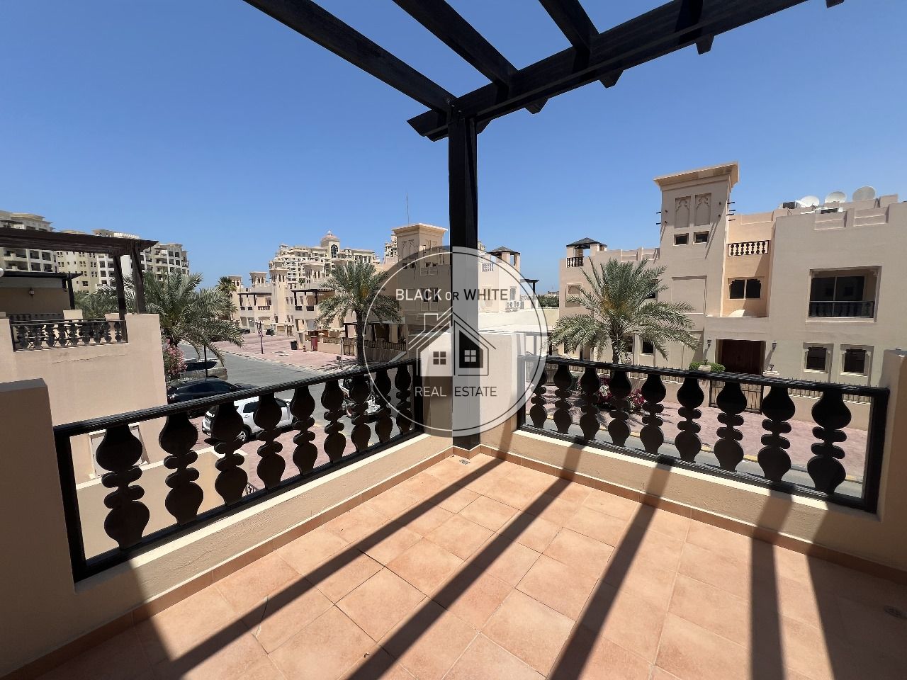 Spacious Townhouse | Prime Community | Madrid St
