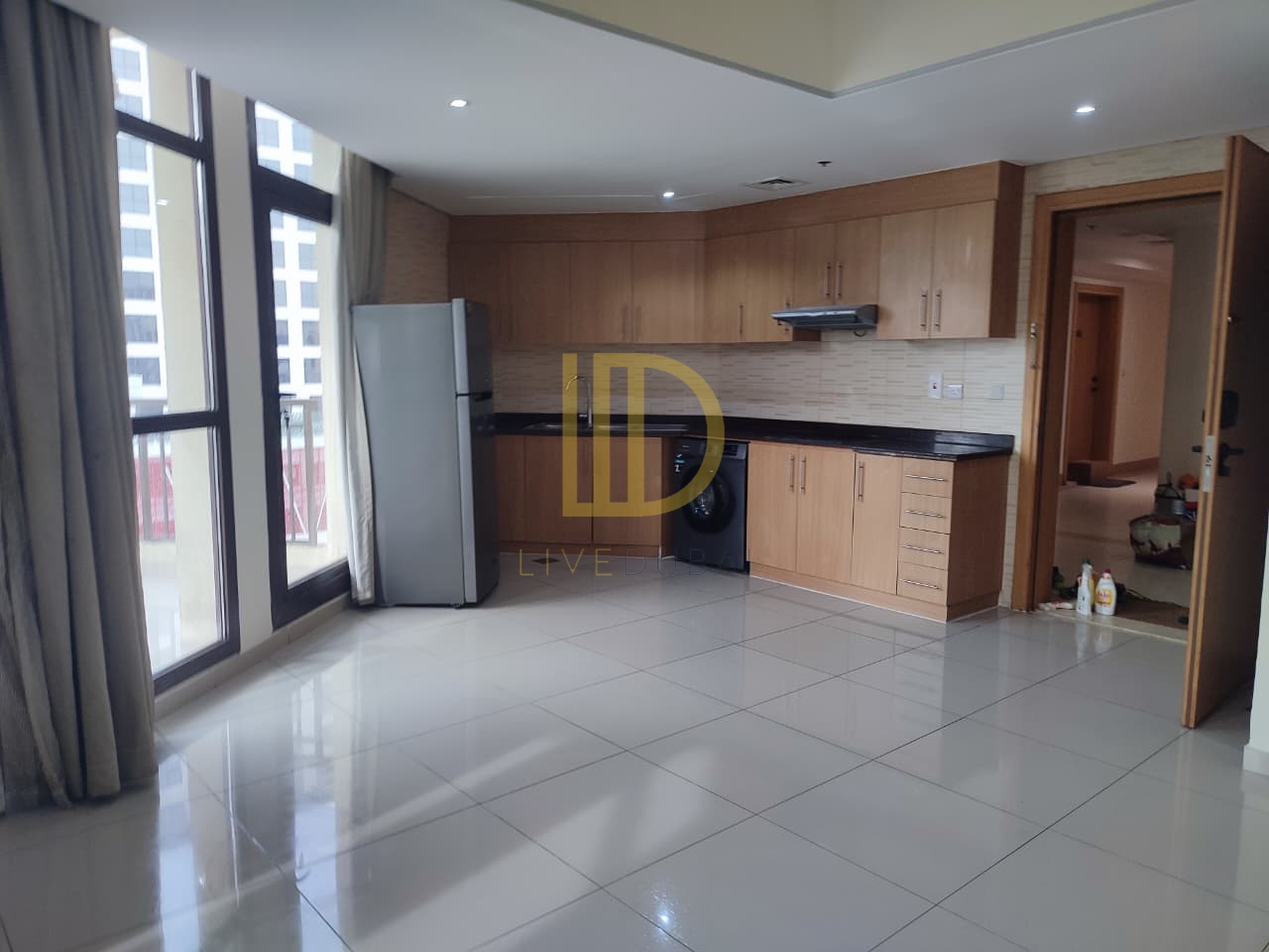 Large Size 2 Bed| Unfurnished | Vacant | Parking