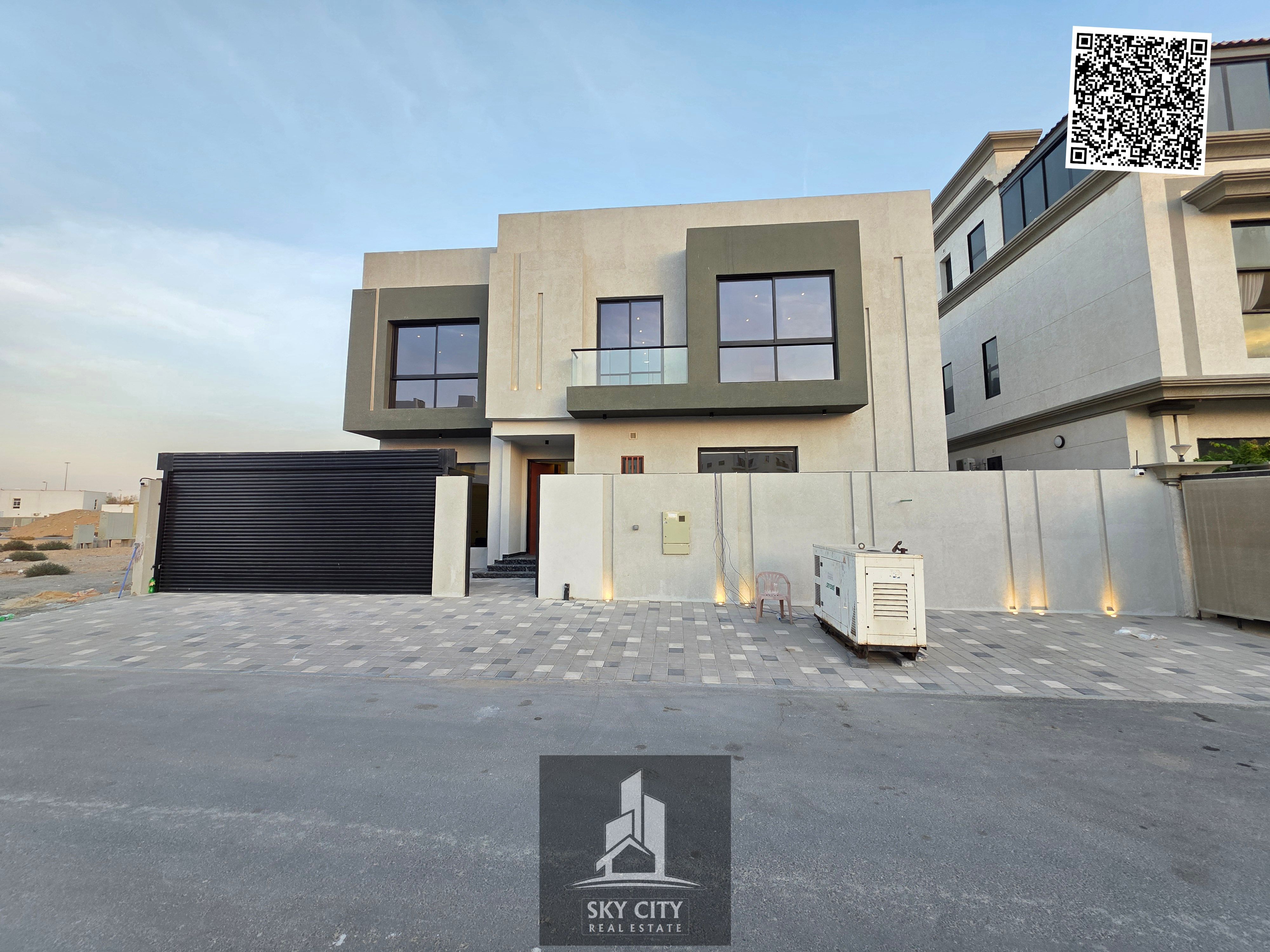 Ready to move in, fully air-conditioned, villa on the main street, super deluxe finishing, prime location opposite a park, close to services