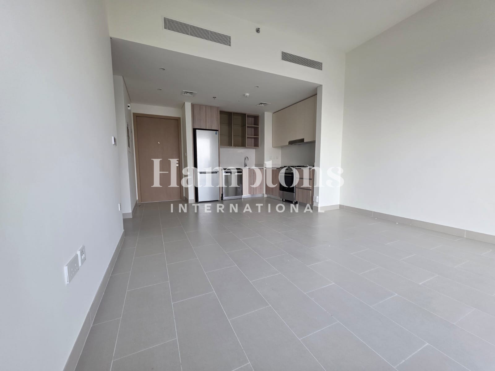 Elegant l Park View l Appliances included