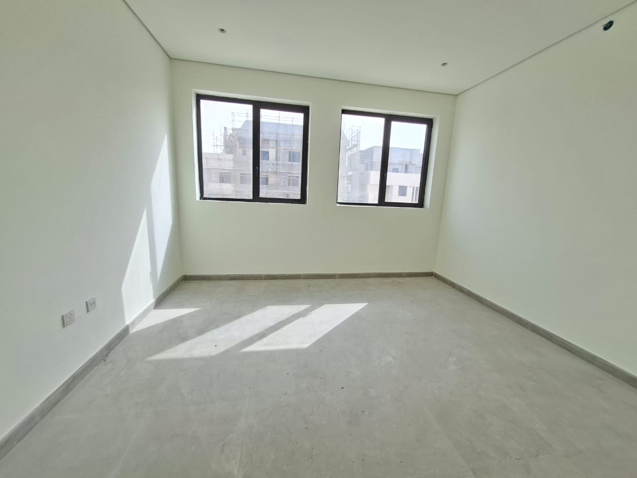 Lxury and brand new apartment with balcony with master room no deposit no comeshan 12chk pymant