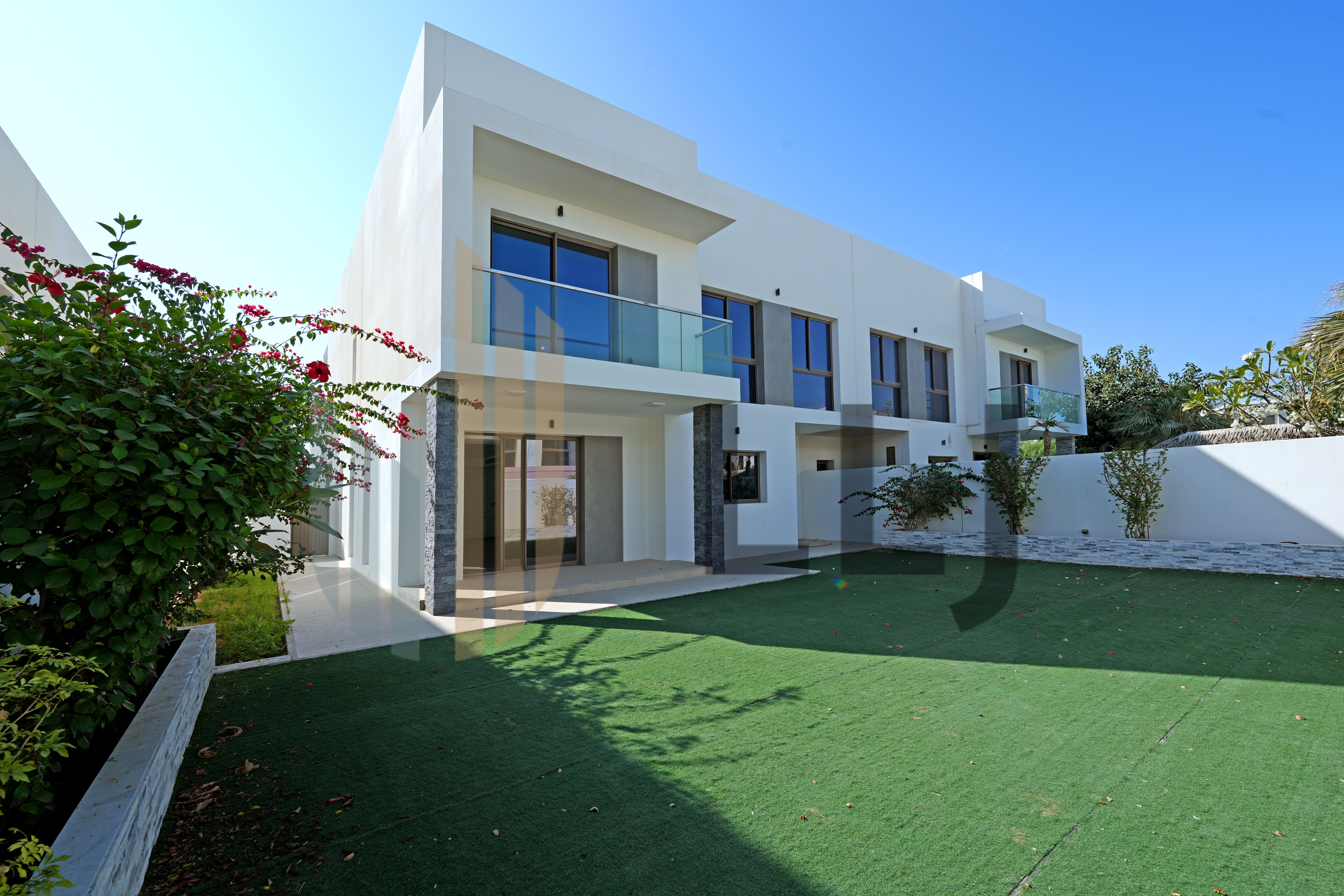 Ready to Move In ~ great Community ~Prime Location