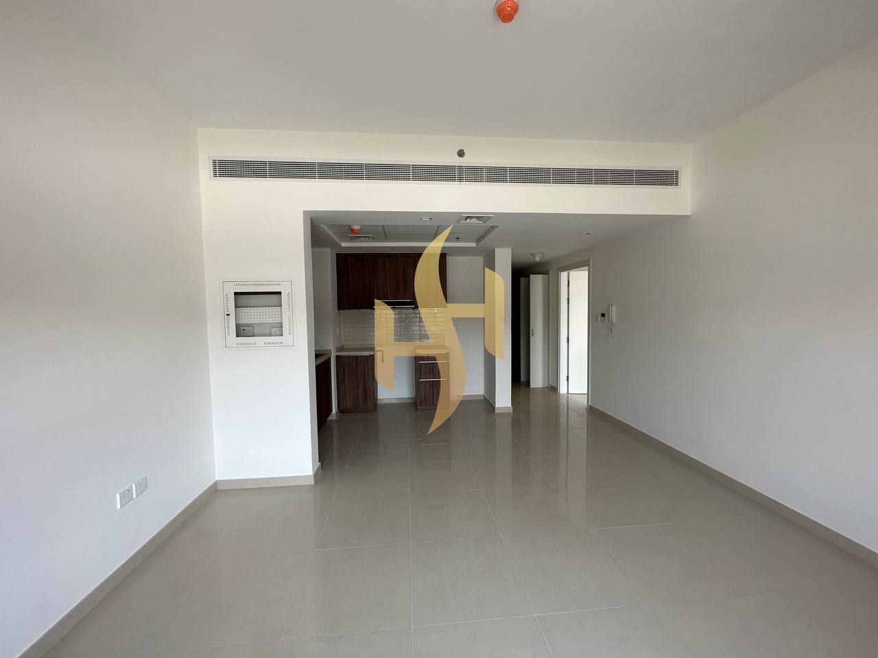 good location and good size- ready to move in