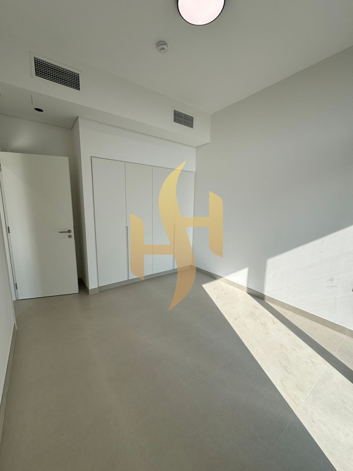 JUNE HANDOVER I CORNER UNIT i ROOM GROUND FLOOR