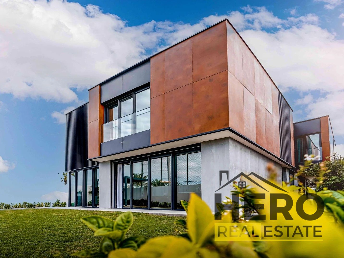 Exclusive And Luxurious Villa | Flawless Finishes | Own Now !