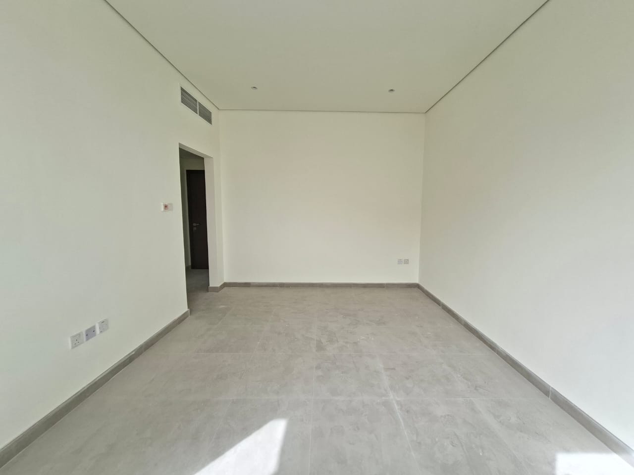 No comeshan no deposit 12chk pymant lxury and brand new apartment with balcony with master room