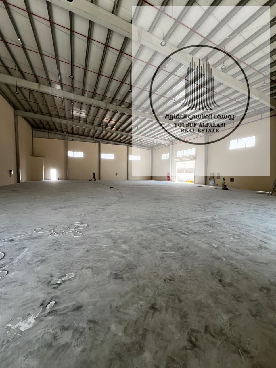Warehouses, 135 KW, various sizes, suitable for all activities , easily accessible
