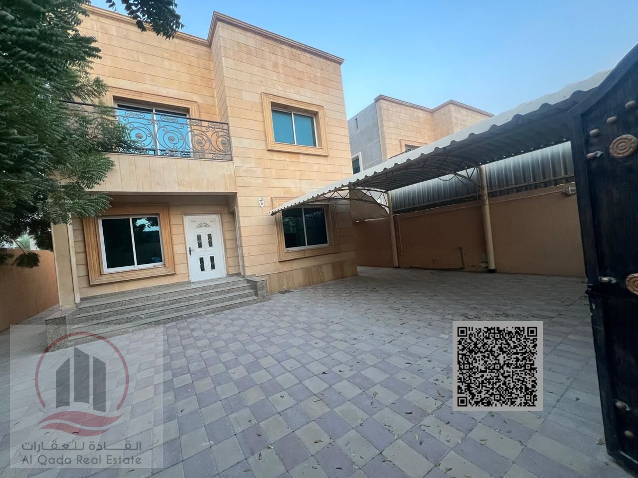 Villa for sale in Ajman, Al Muwaihat area. 5 master bedrooms, majlis, living room, and maid's room. Freehold ownership for all nationalities. Bank fin