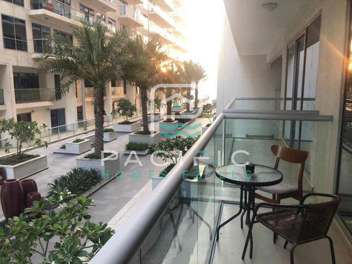 For Sale: Bright Studio with charming Partial View