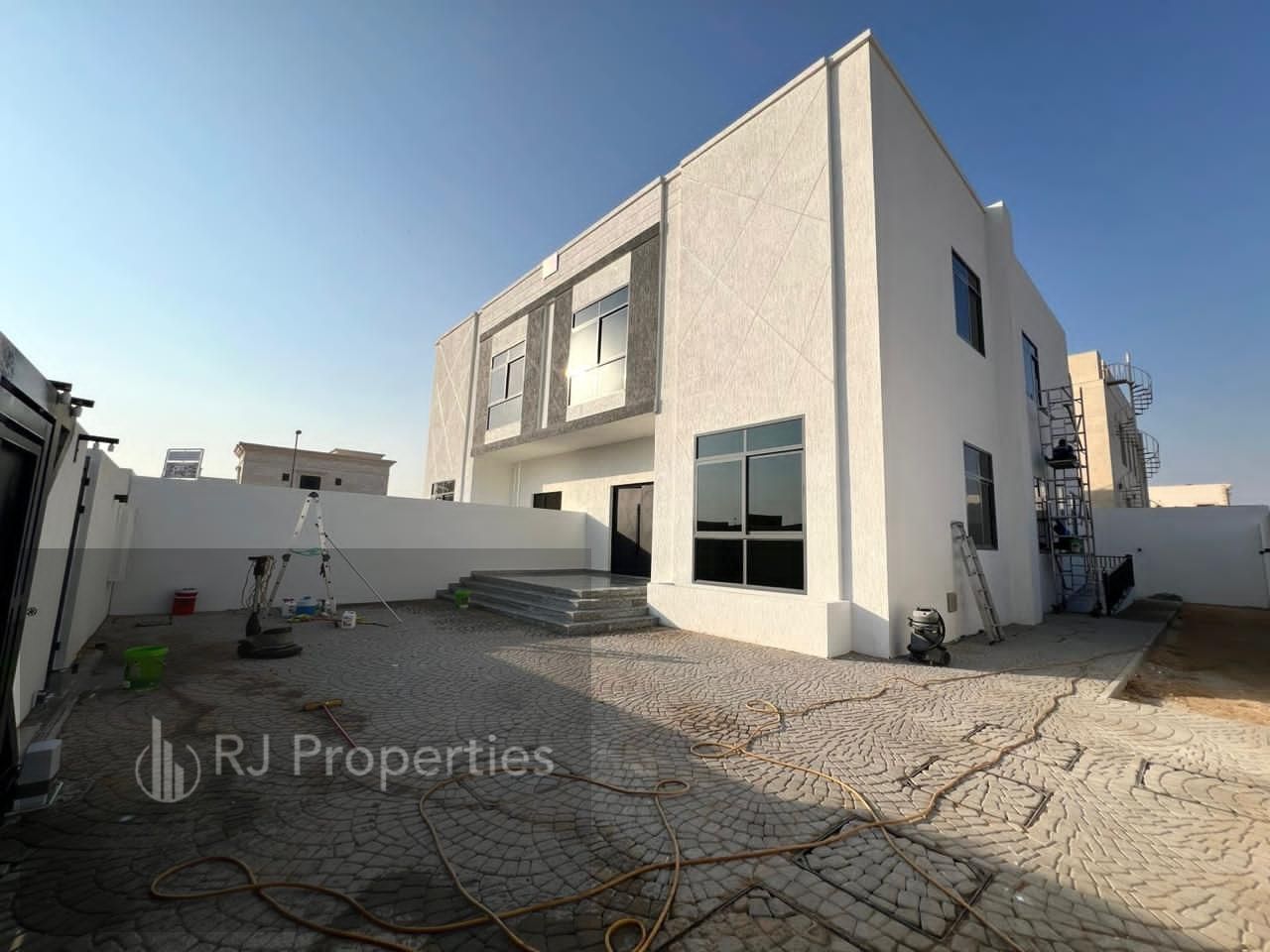Hot OFFER LUXURY lavish style 5BEDROOM VILLA with Maid room Majlis waderobe parking only jest 160k