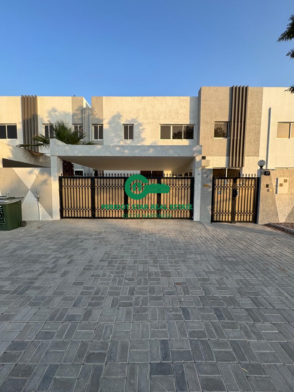 Spacious 5 Bedroom Villa + Maid Room Available for Rent | Closed to All Amenities