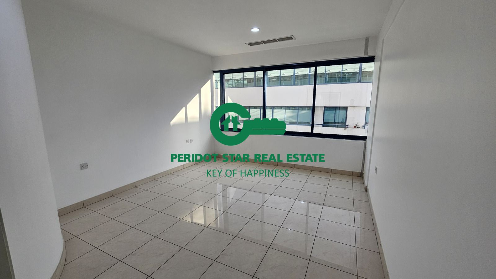 Spacious 4BHK Duplex Apartment – Spacious | Prime Location | Family Building