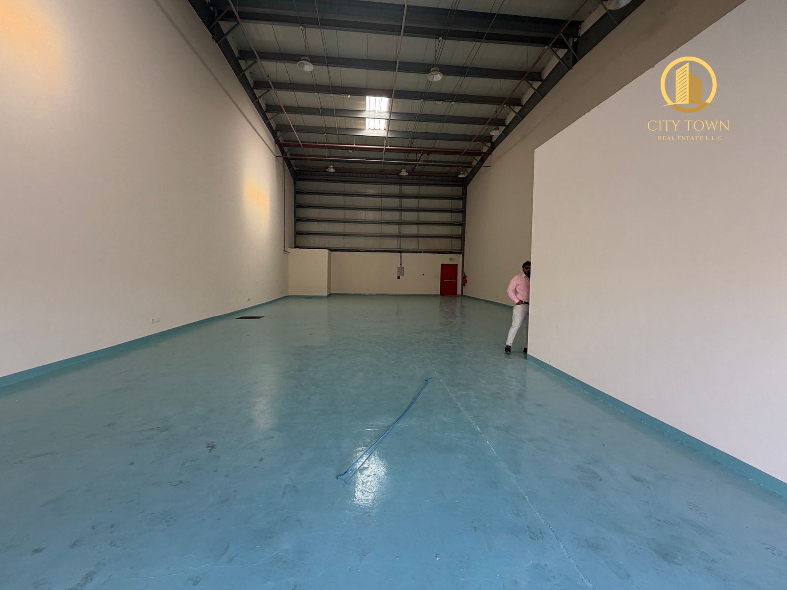 Spacious 2700 sqft warehouse 12 KV electricity with office and bathroom! Al saja industrial area