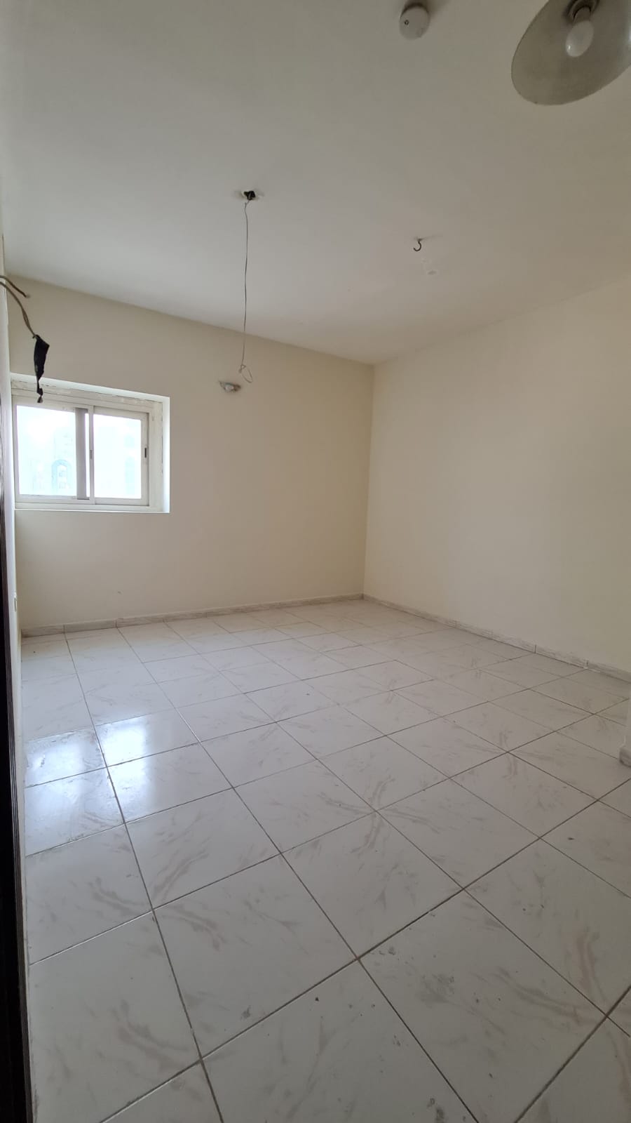 **One-bedroom apartment with living room and 2 bathrooms in Al Qasimia – Al Mahatta. Good size at an excellent price