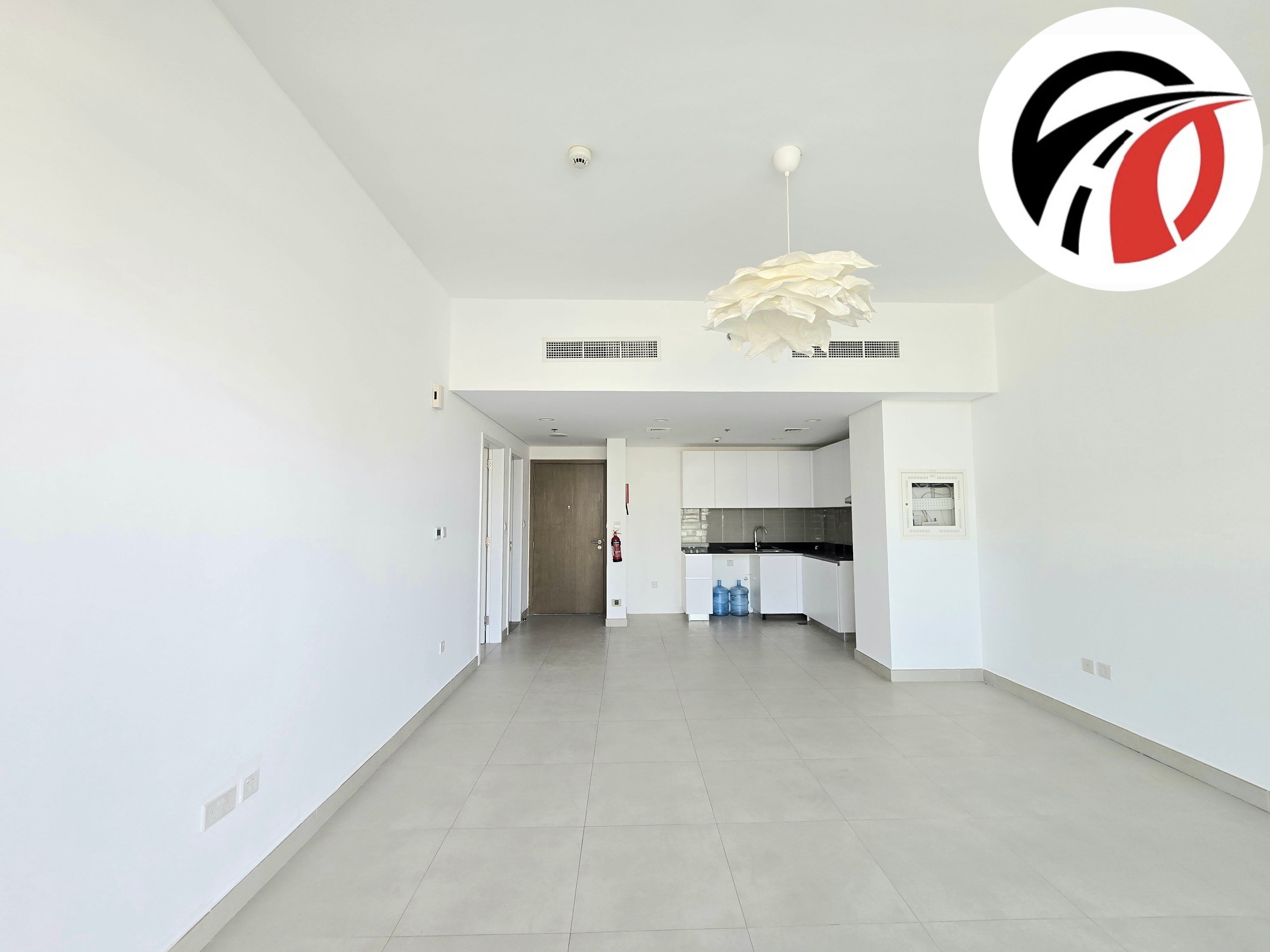 Spacious Apartment ! With Balcony ! Open View ! Ready to Move ! With All Aminities