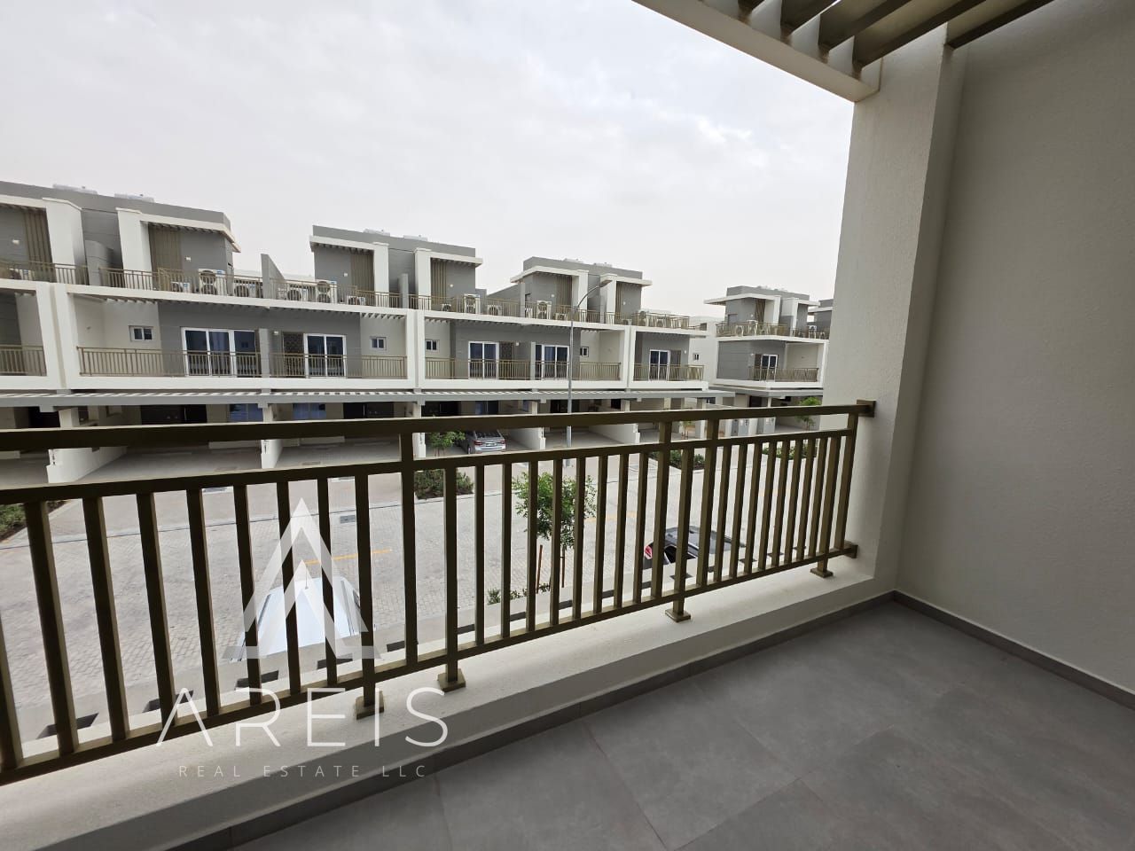 Spacious Well Maintained 3BR Town House |Vacant