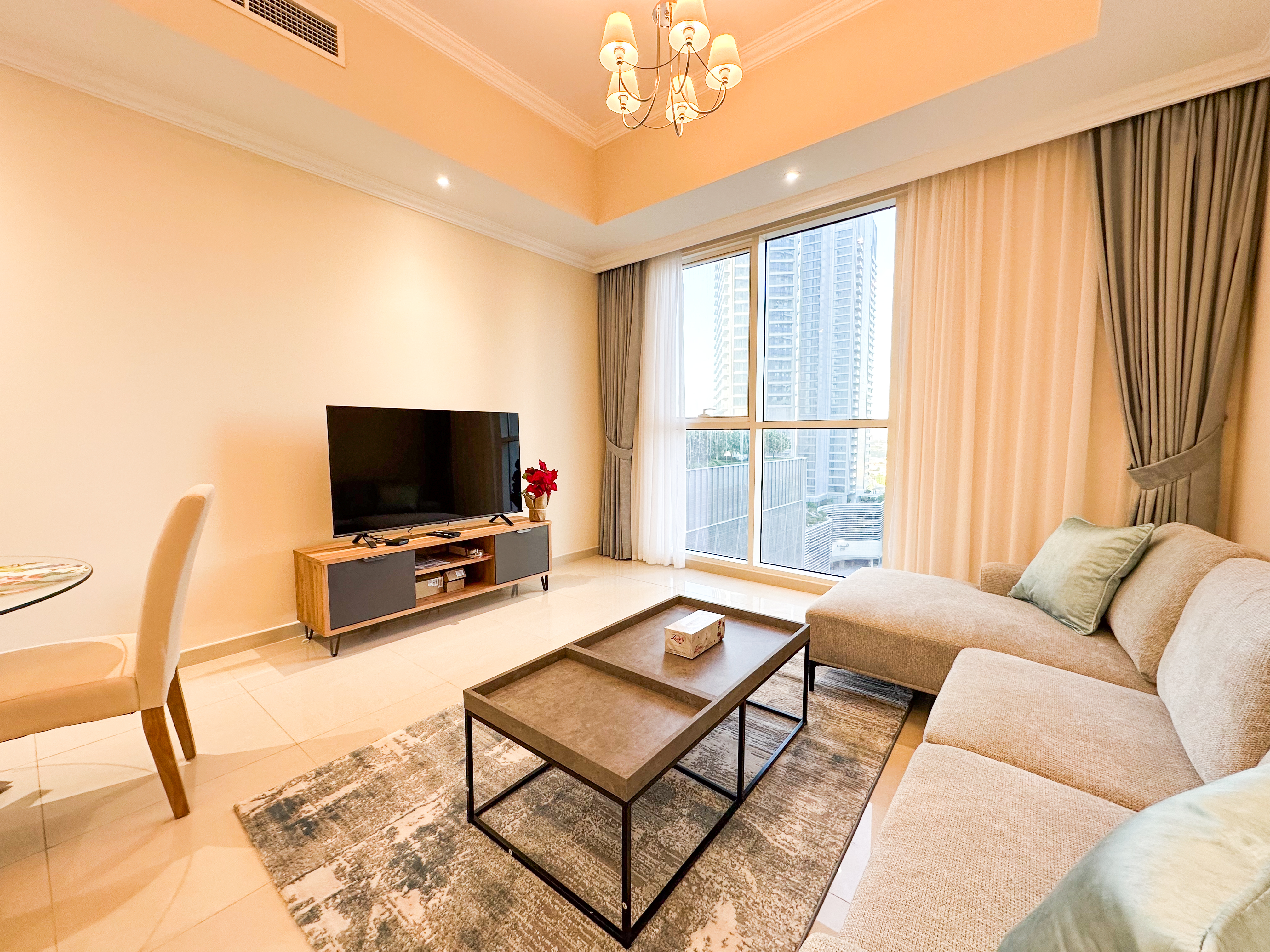 Elegant 1BR in Dunya Tower, Downtown Dubai