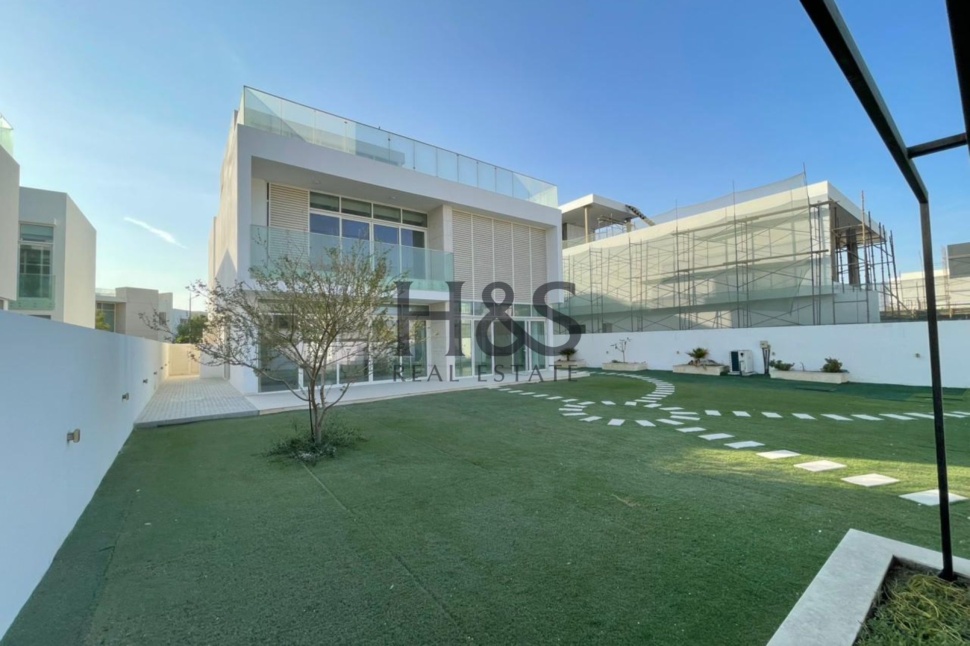 Spacious Layout | Private pool | Elevator | 5 bedrooms + Maid room