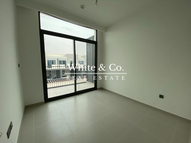 Ready to Move |Unfurnished |Close to Park