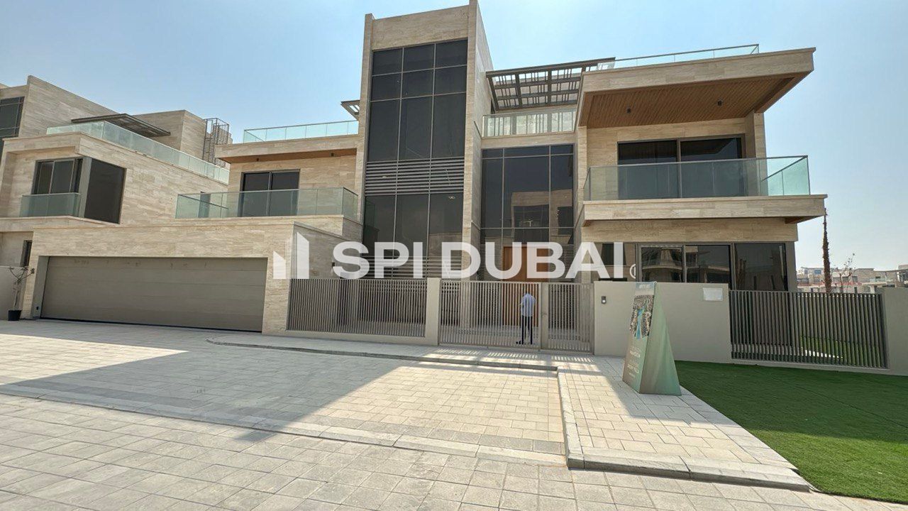 Exclusive 5BR Villa | First Lagoon Line | Q2 2026