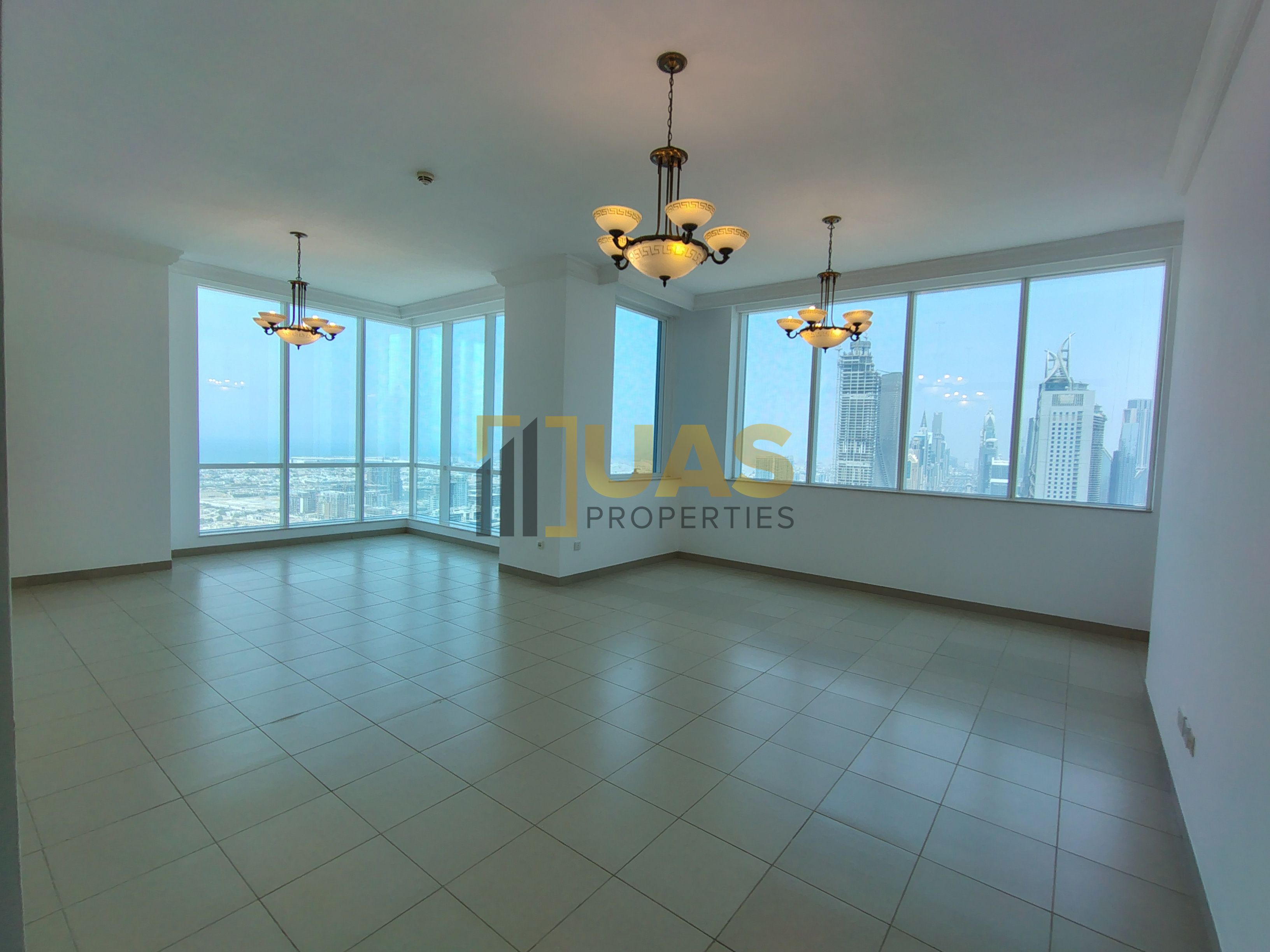 Specious 3 BHK with 4 bath on sheikh Zayed road