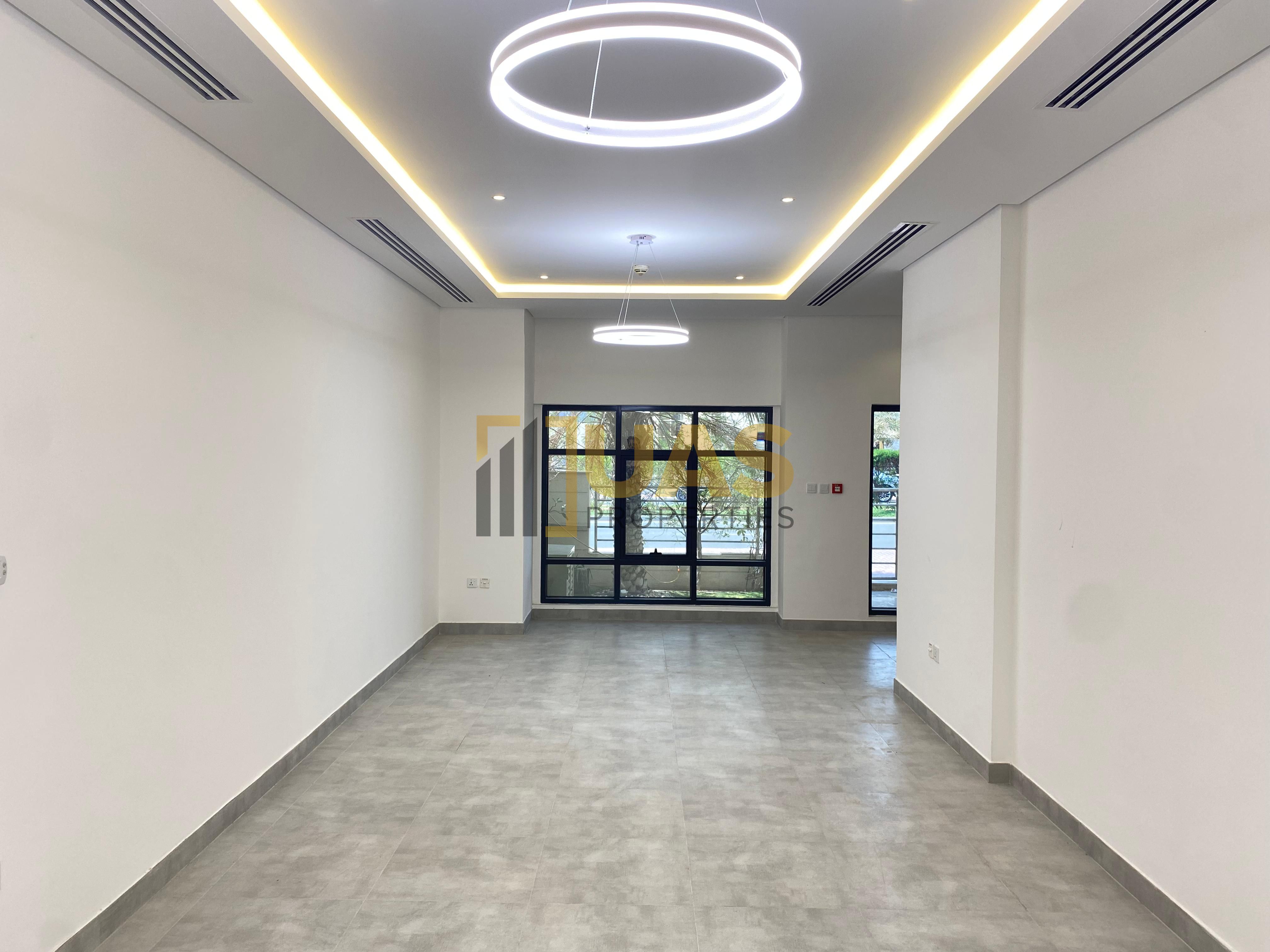 Specious 4 bedroom+made room with 6 bath