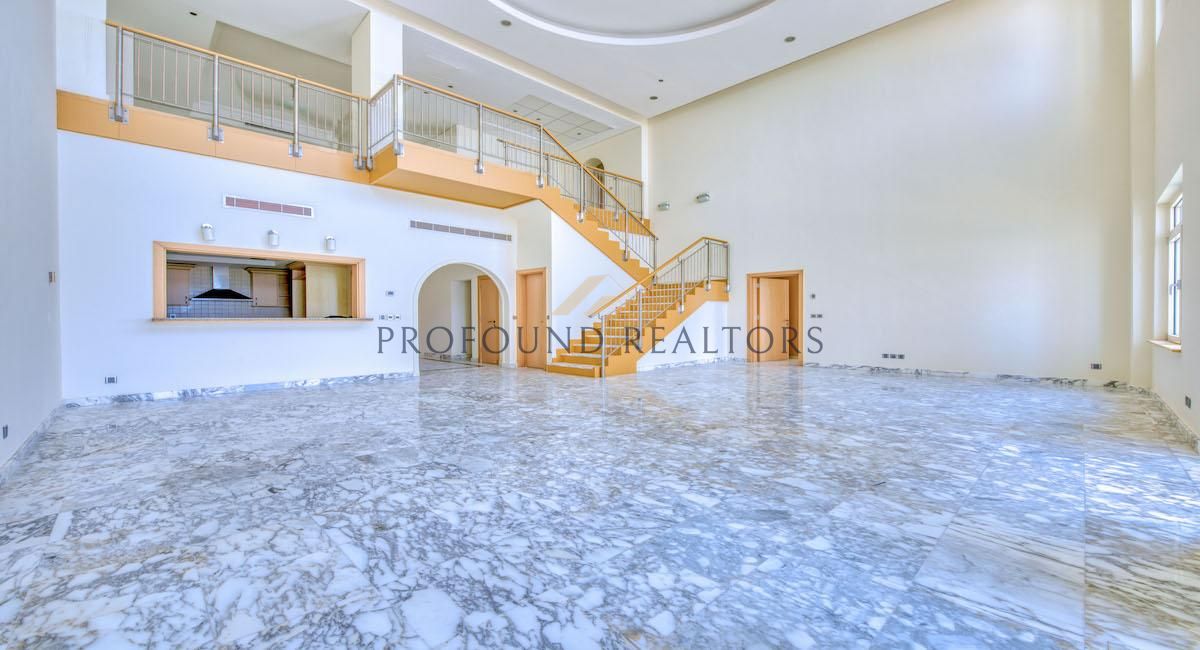 Royal Penthouse I 360 Views I Vacant I 3 Parkings