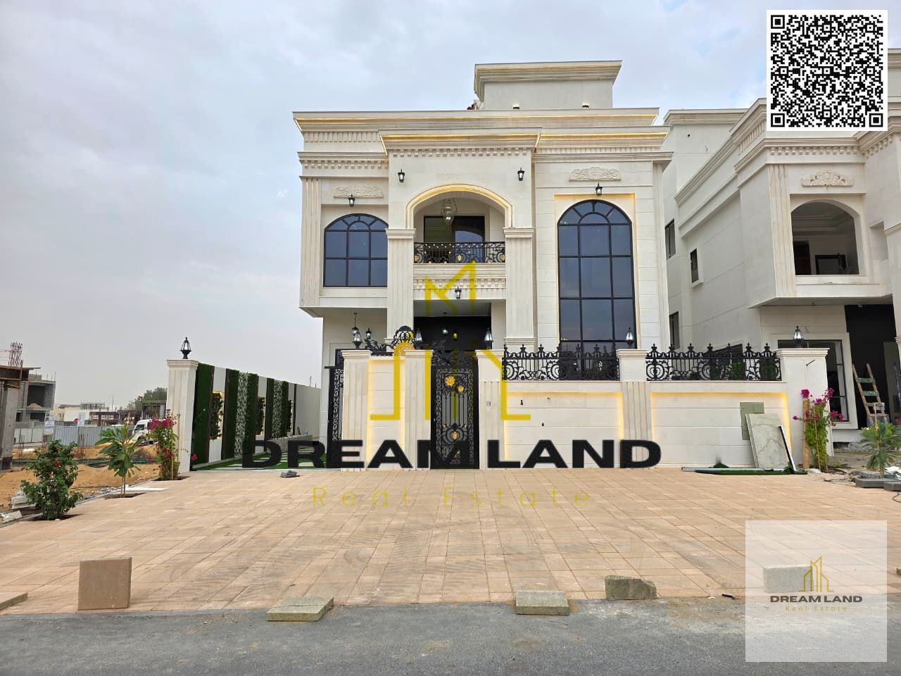 Classic villa with rooftop, strategically located near all services, includes registration and ownership fees, central air conditioning (negotiable),