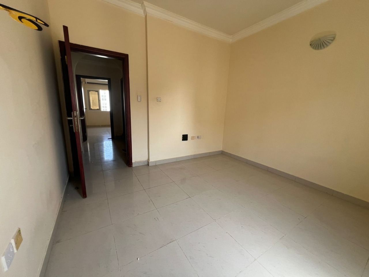 1 Bedroom Apartment for Annual Rent in Al Nabaah – Balcony | Spacious Layout | Free Maintenance | 2 Bathrooms | Prime Location