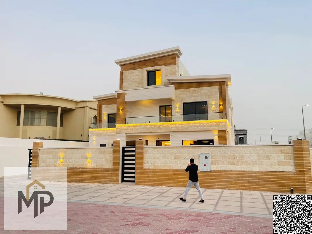 A corner villa on two streets is for sale, featuring 8 master bedrooms, a swimming pool, garden, and rooftop terrace. Freehold ownership is available