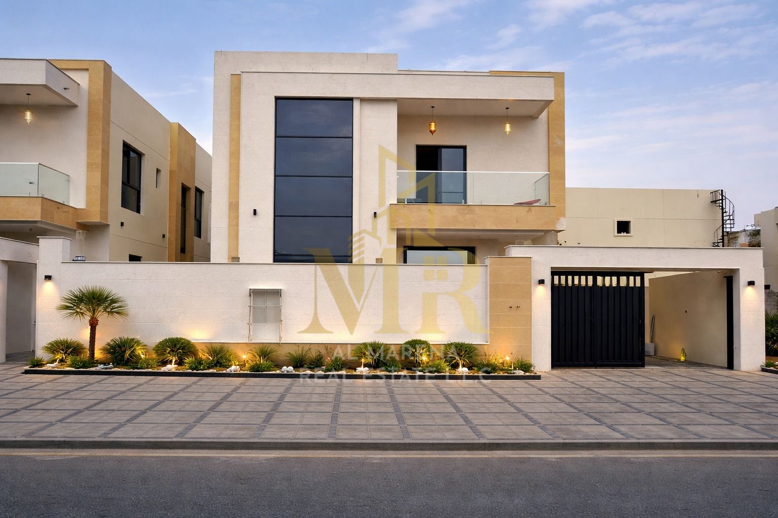 Villa directly from the owner, custom-finished, on a main street close to all services. Freehold ownership for all nationalities, no down payment, in