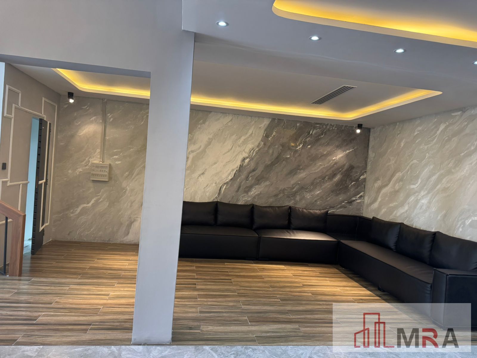 Ready-to-move-in Serviced Office Space | 10% Year-End Discount | Book before 31st December | Starting at AED 18,000/month
