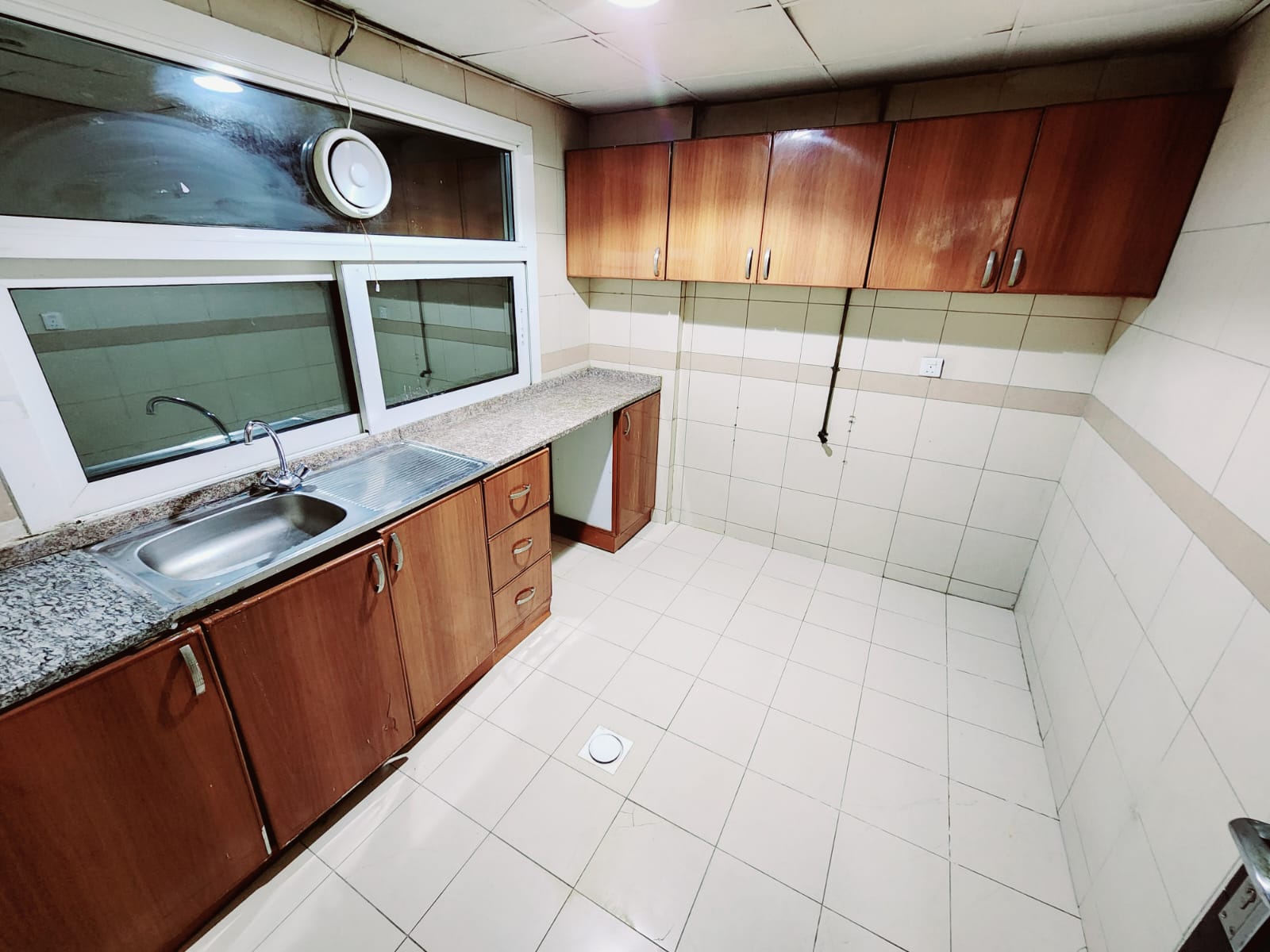 Luxury and Lavish 1bhk Apartment Prime Location School Area