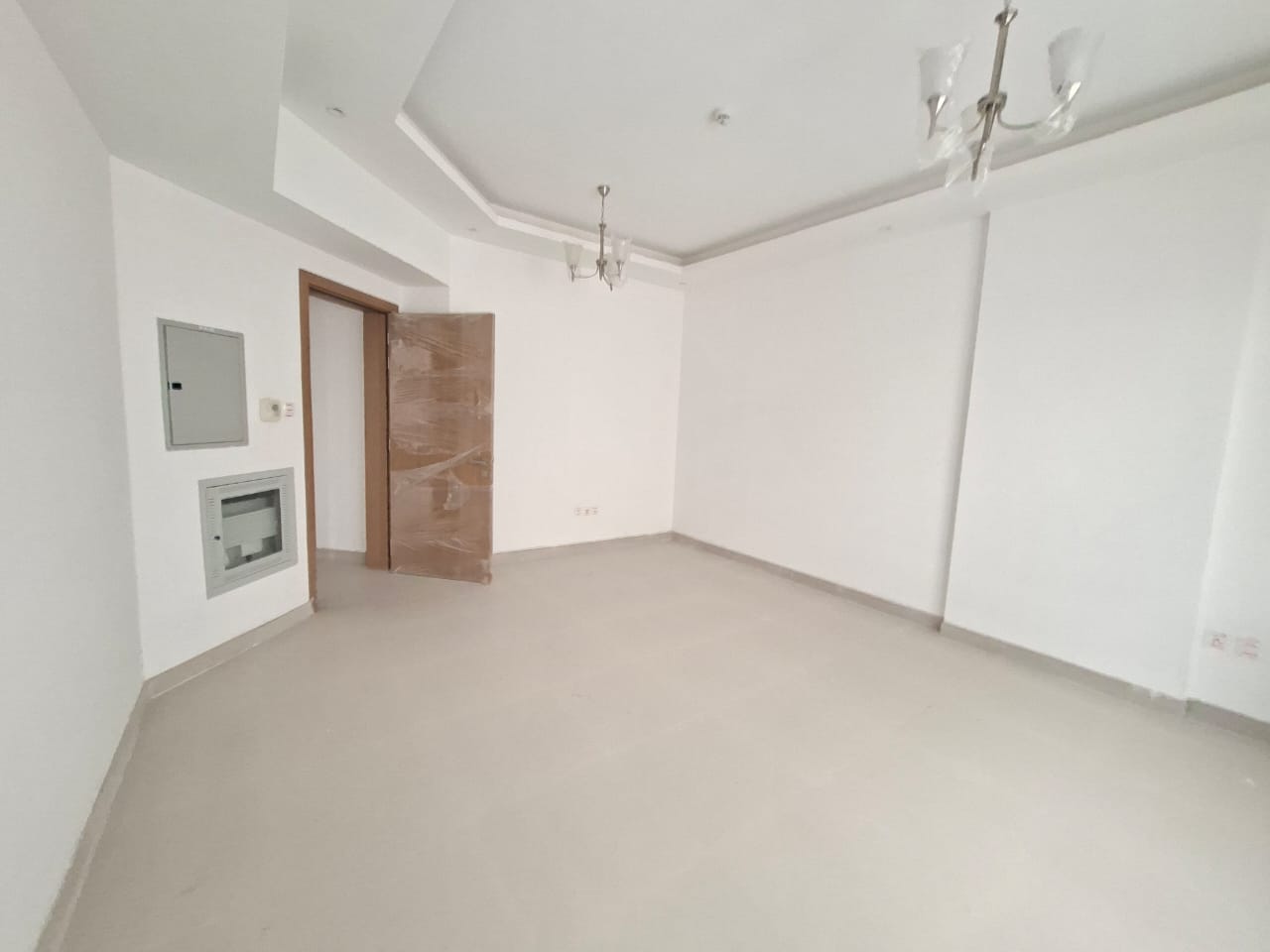 Lxury and brand new apartment with balcony with master room prim location sharja Al jada