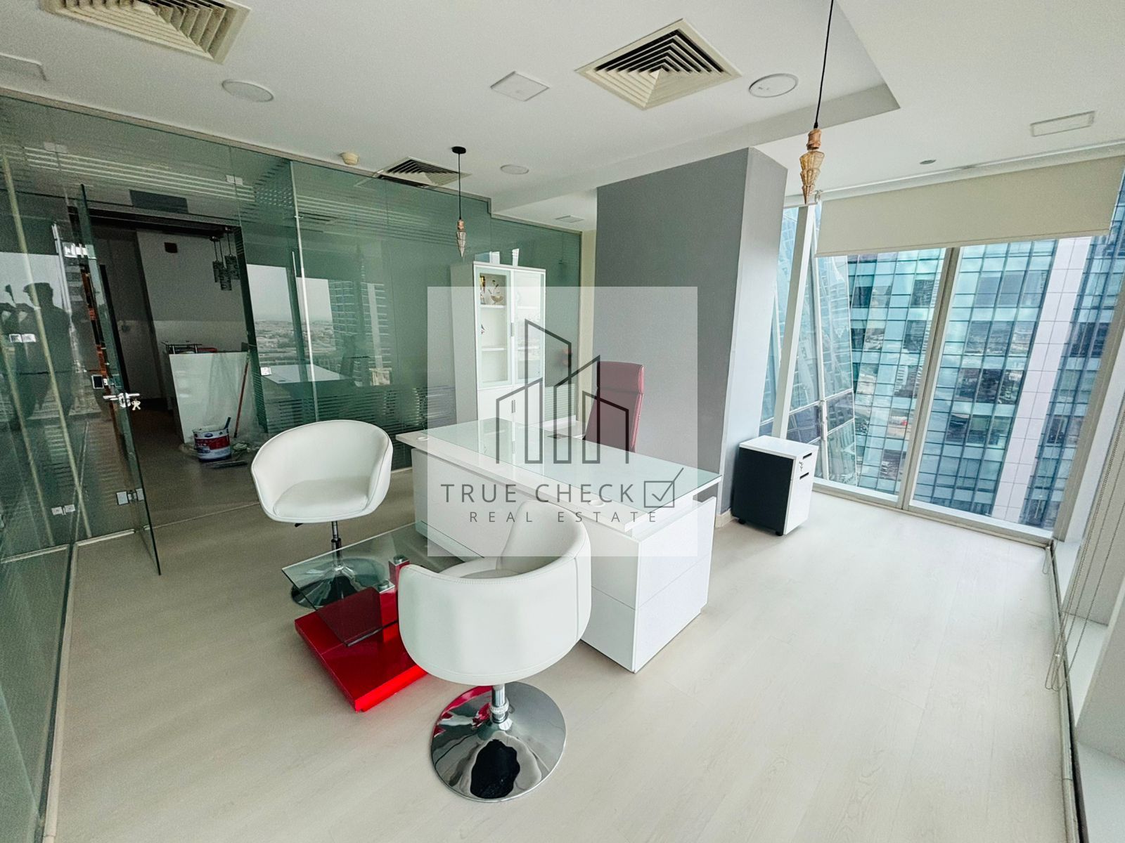 FULLY FITTED | PRIME LOCATON | NEXT TO METRO