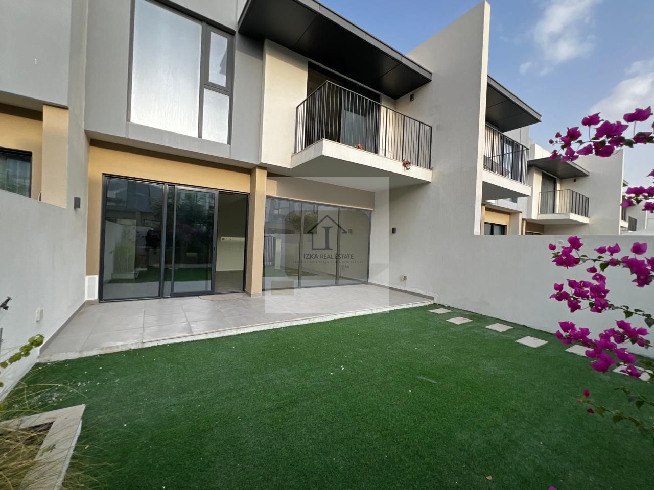 CLOSE TO POOL AND PARK | READY | SPACIOUS UNIT