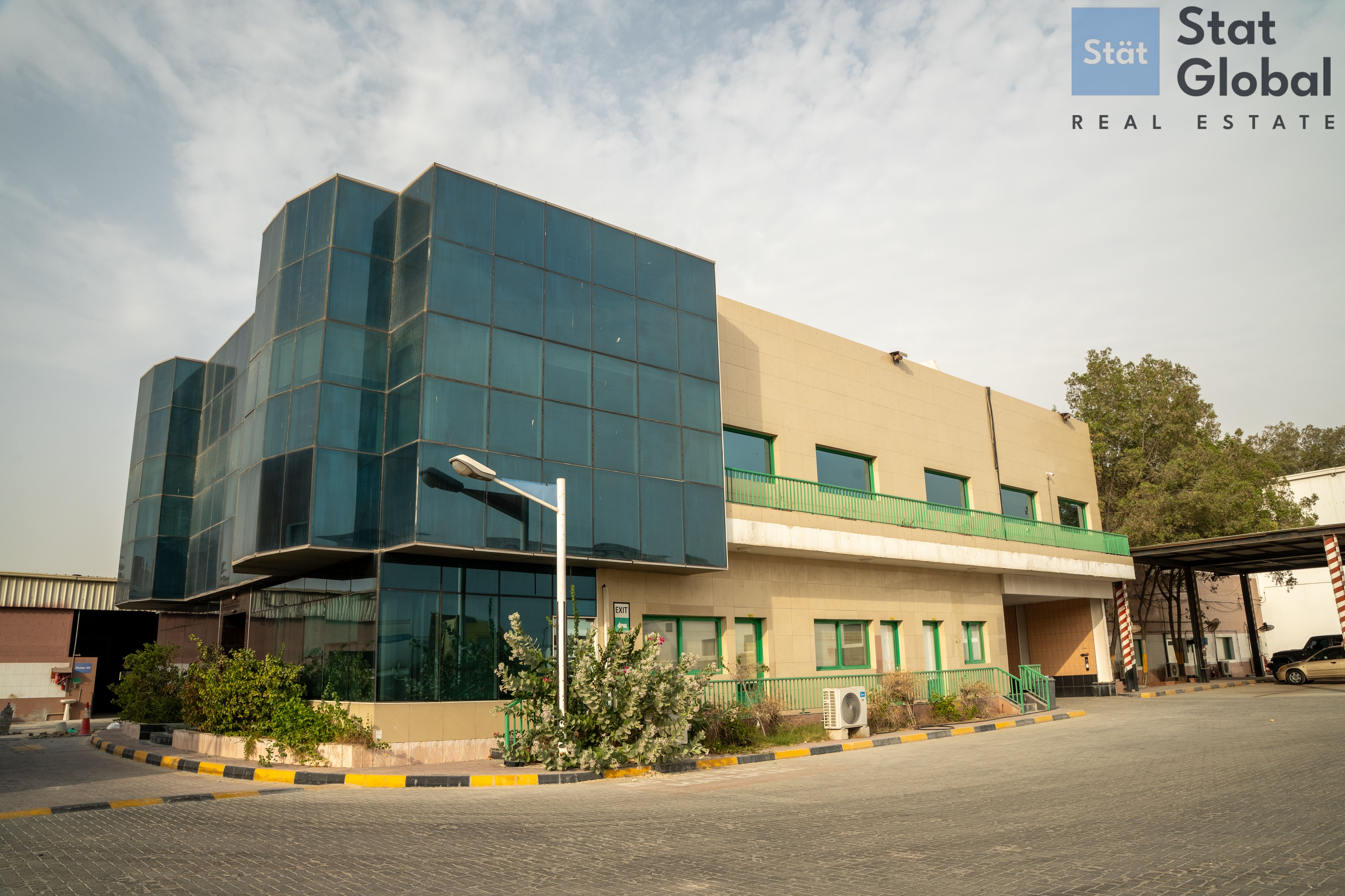 Furnished | Partitions | 700 Parking | Dubai