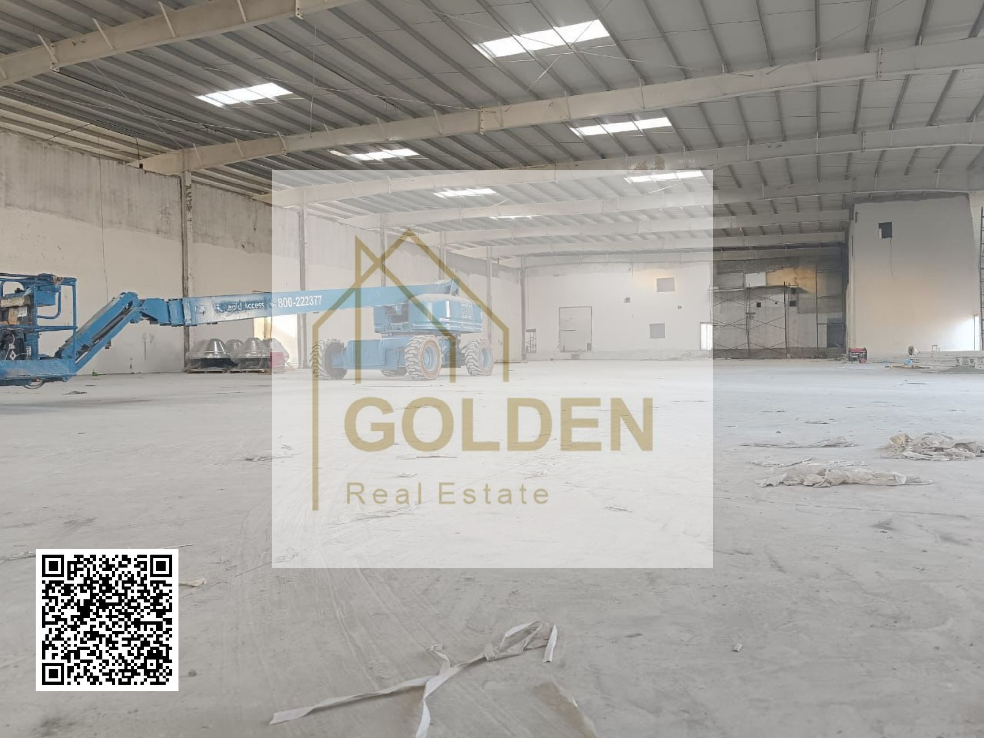 High power supply of 300 kW with wide loading and unloading areas, directly on the main road — a practical choice for companies seeking efficient oper