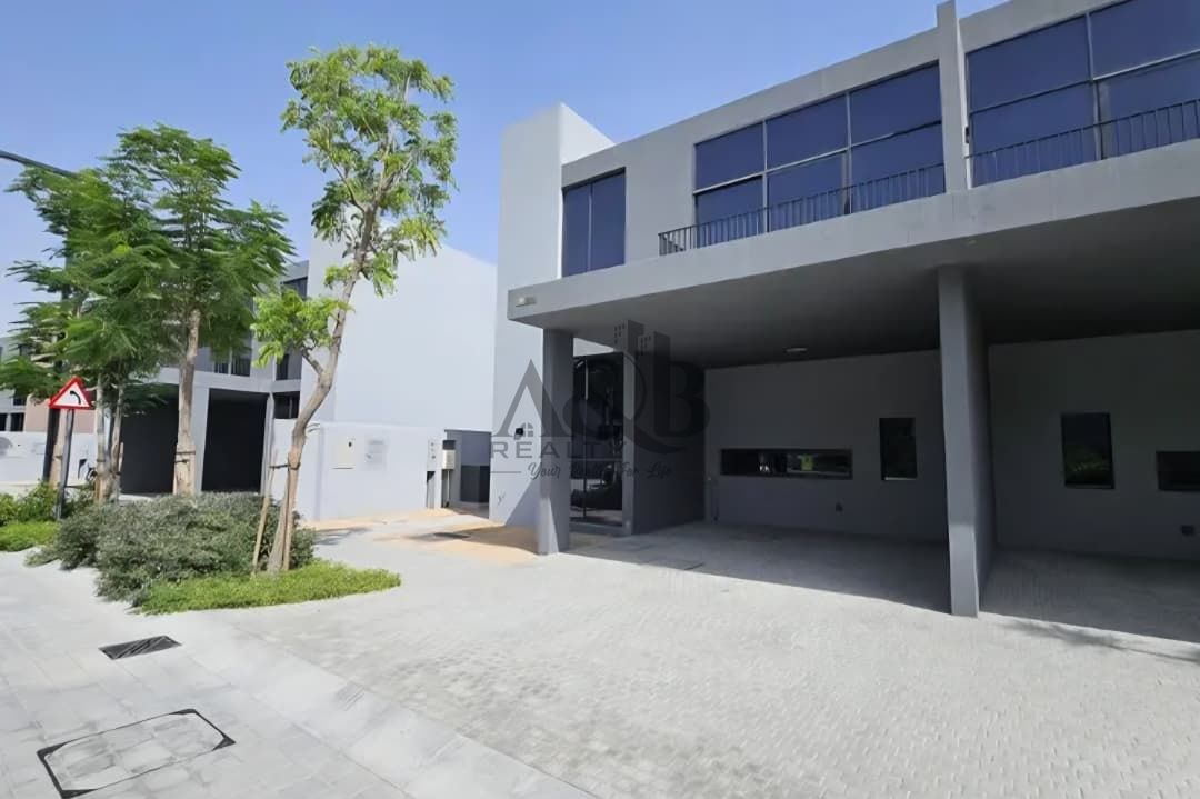 SINGLE ROW 4BR+MAID'S ROOM TOWNHOUSE | GATED COMMUNITY