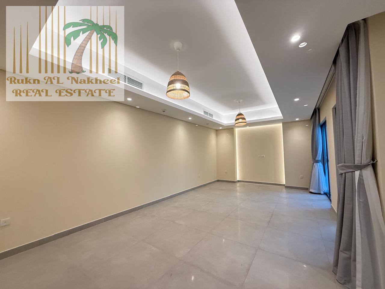 Modern Townhouse, Spacious, Family Friendly