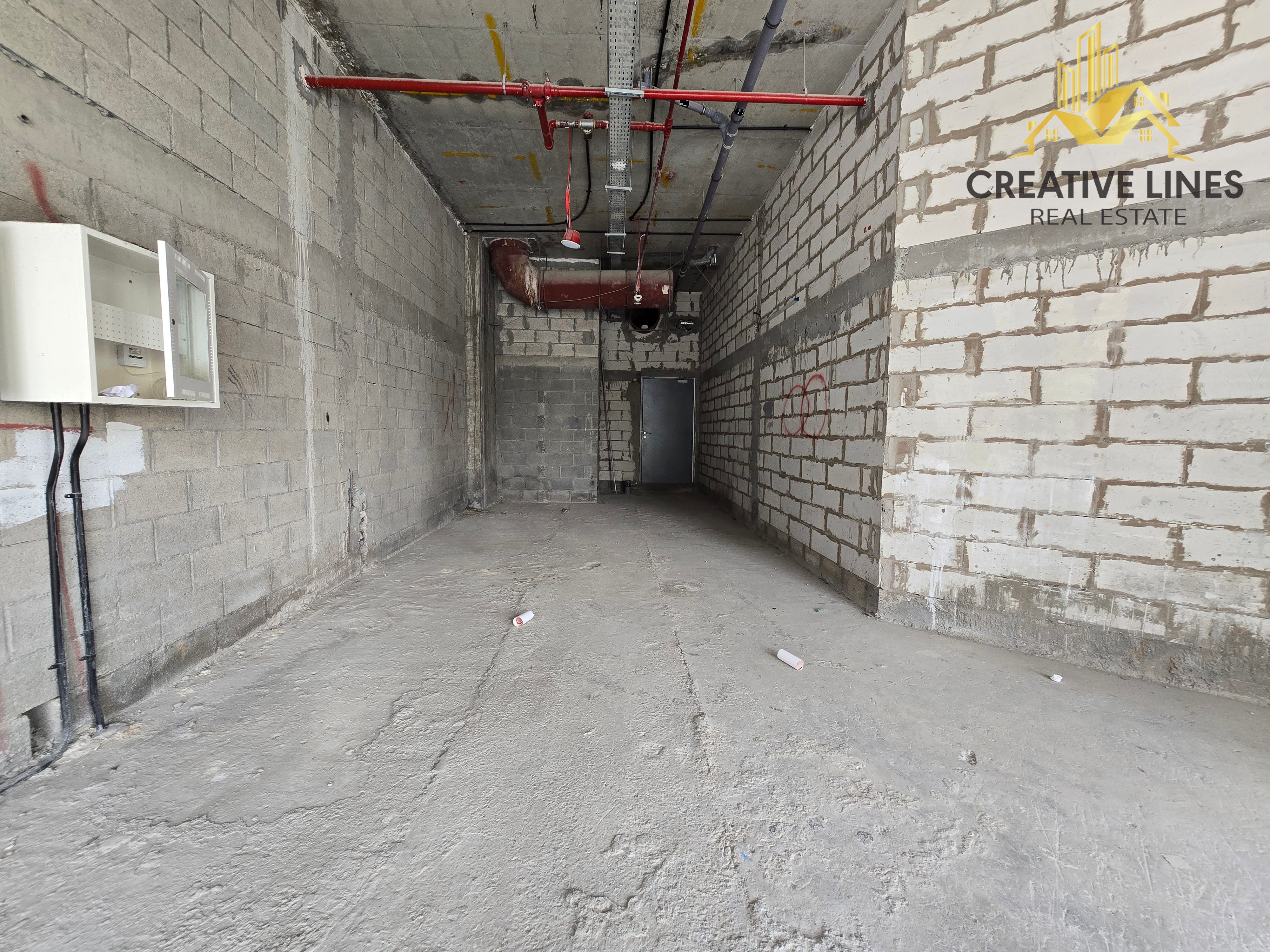MAIN BOULEVARD - PRIME LOCATION - NEAR PARKING
