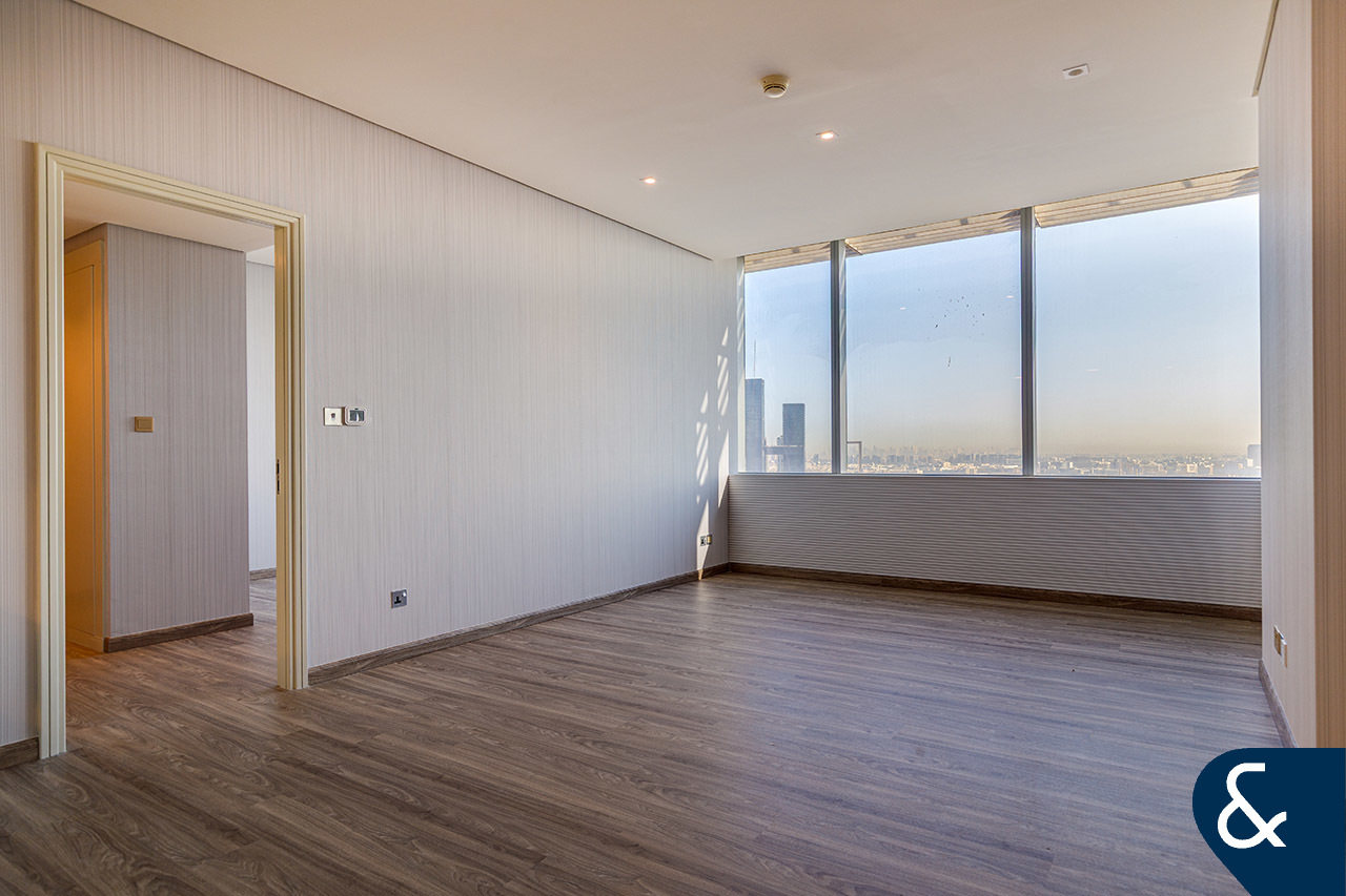 1 Bed | Upgraded | High Floor | Vacant