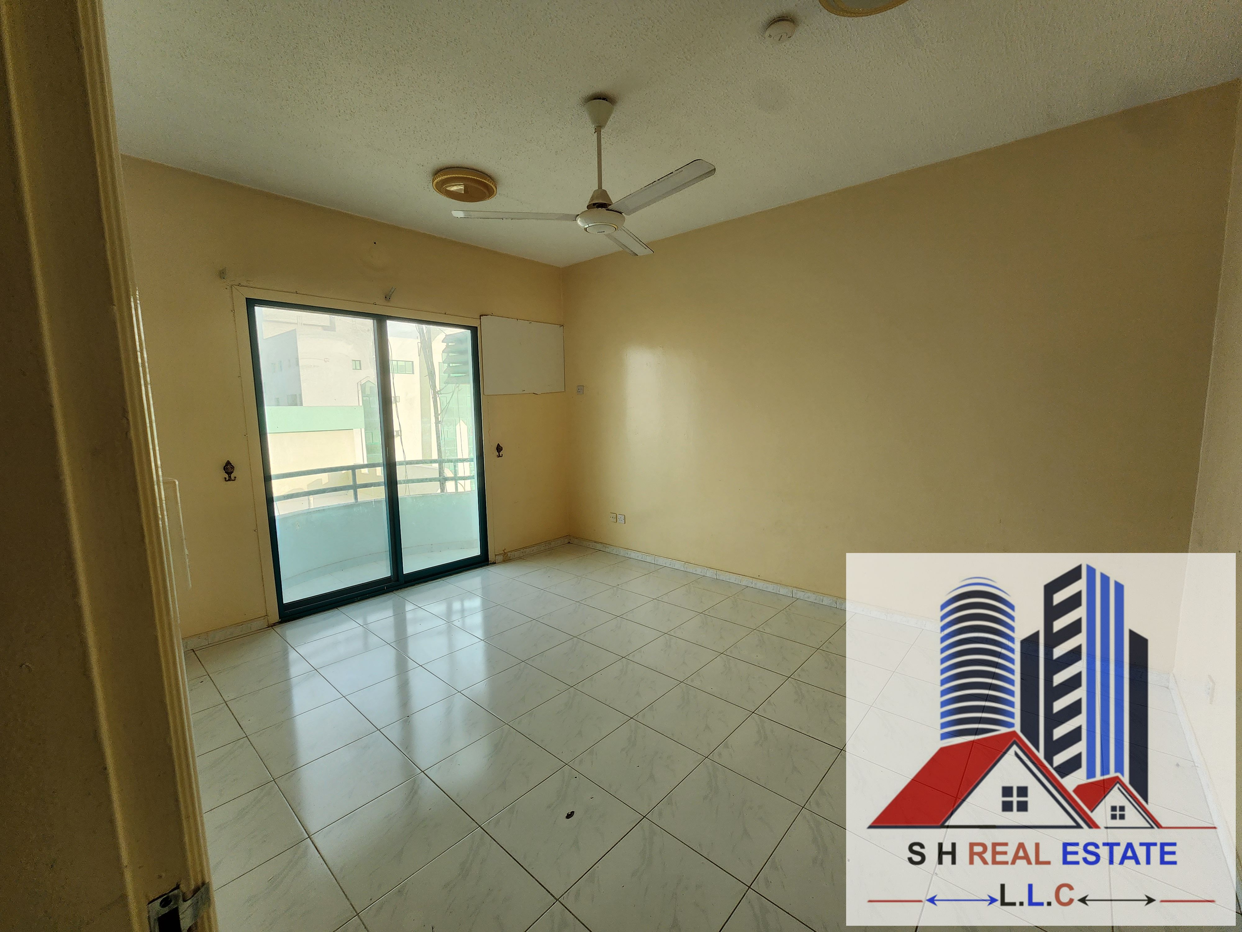 Limited fer Luxurious 1BHK Apartment Near To Family Park With Balcony Close Hall Only 28K