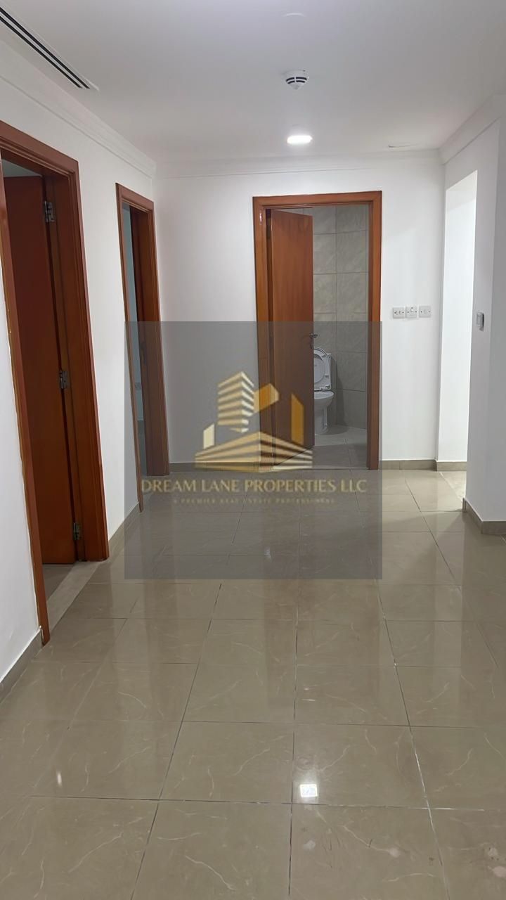 READY TO MOVE/SPACIOUS LAY OUT/3 BHK + MAID/PARTIAL SEA VIEW/HIGHER FLOOR/ 5 WASHROOM /NEGOTIABLE.