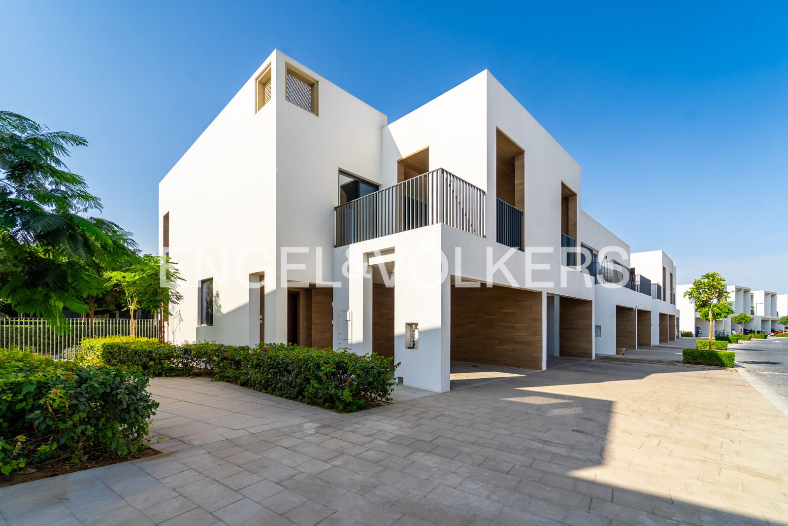 Family friendly | Modern Townhouse | Vacant